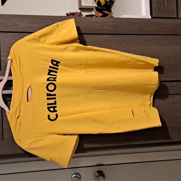 ♥️New yellow California distressed tshirt - Picture 9 of 12